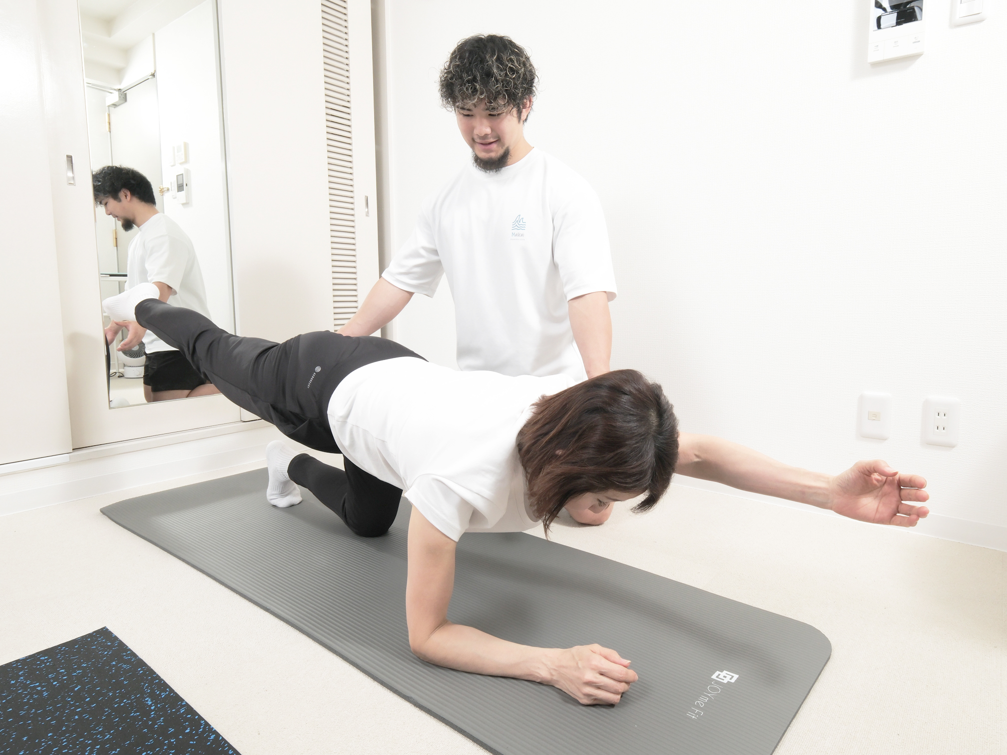 Maikaiパーソナルジム栄村トレーナのトレーニング風景